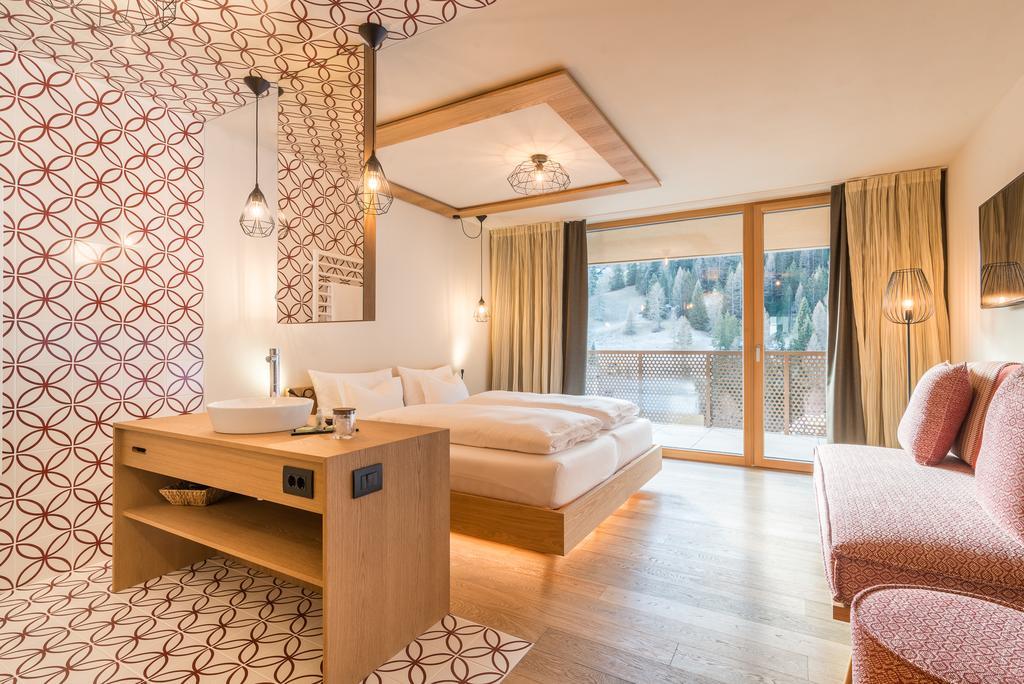 Hotel Tofana San Cassiano  Extérieur photo