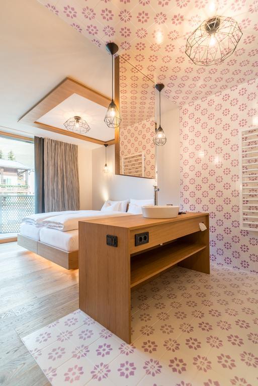 Hotel Tofana San Cassiano  Extérieur photo